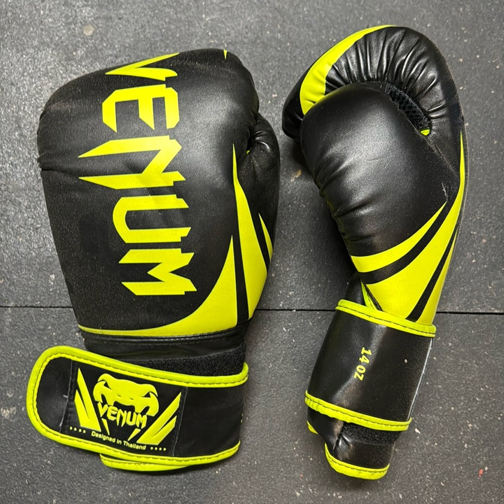 Boxing gloves-  14 oz